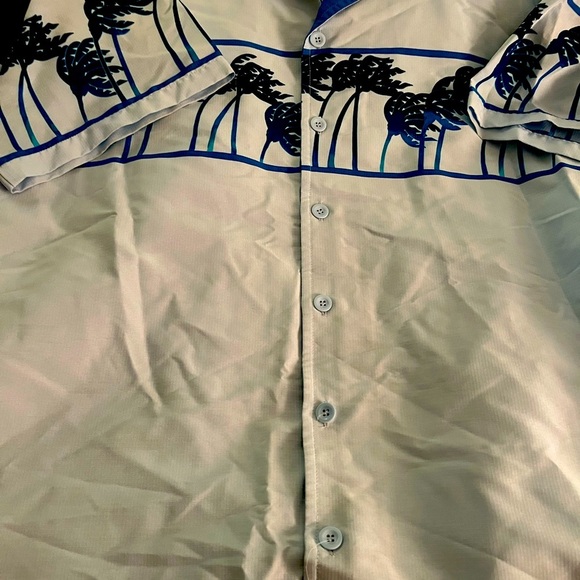 Disney World wide services men’s Hawaiian shirt.  Men’s XL - Picture 2 of 6